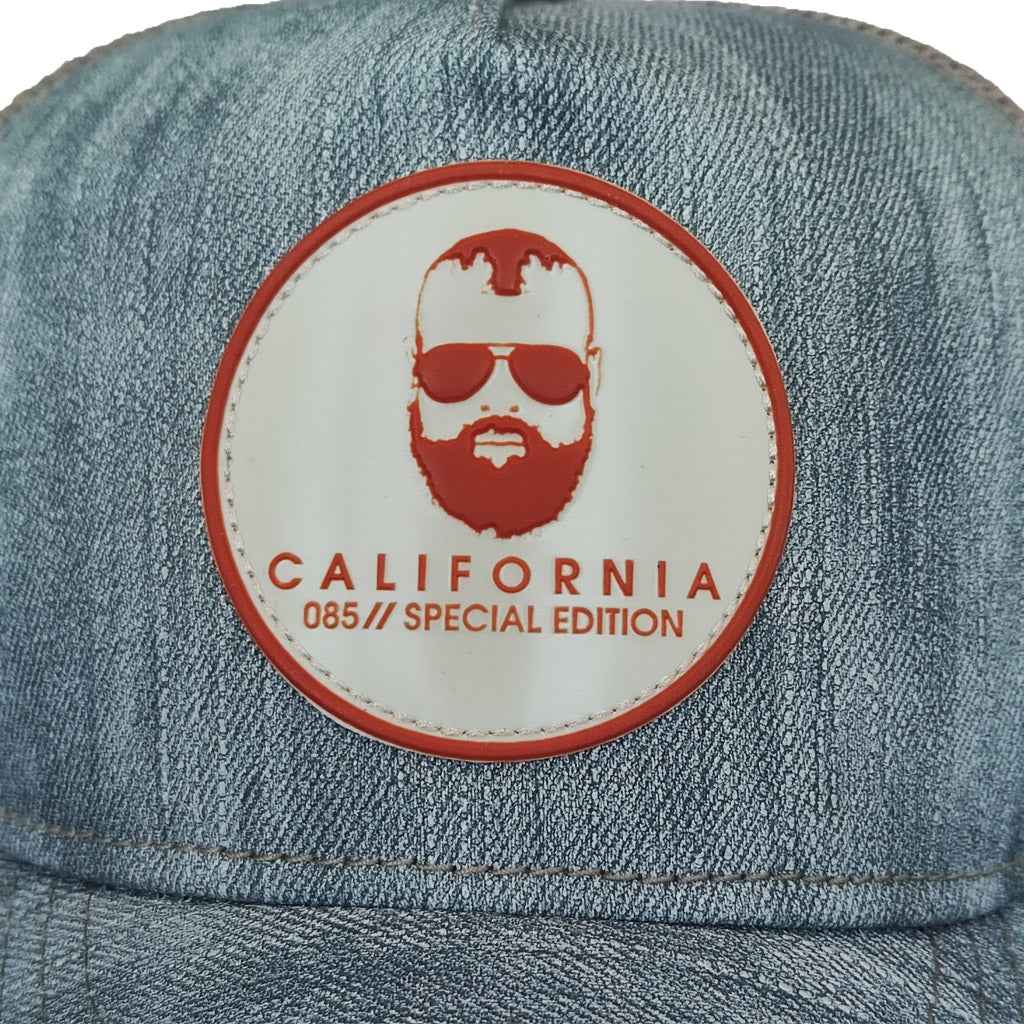 gorra de malla gris con beige