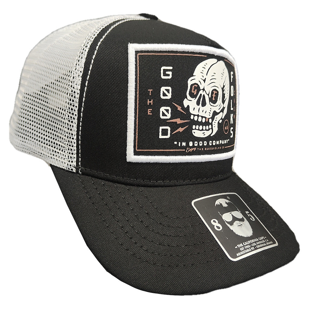 gorra negra con malla blanca