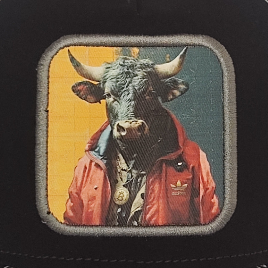 gorra camionera negra con toro bordado