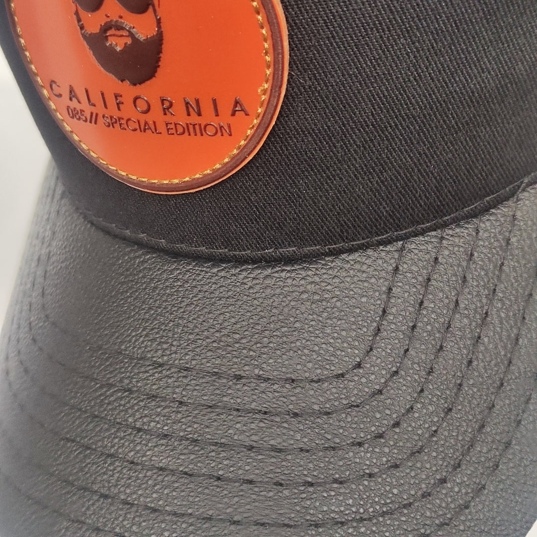 gorra california caps negra con visera en vinilcuero