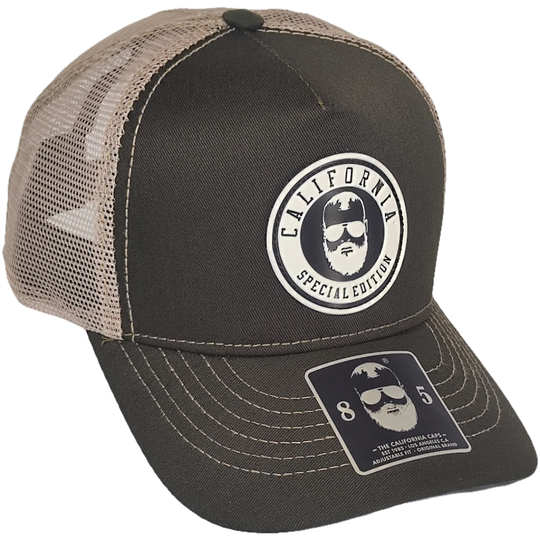 gorra original verde con malla beige y logo frontal
