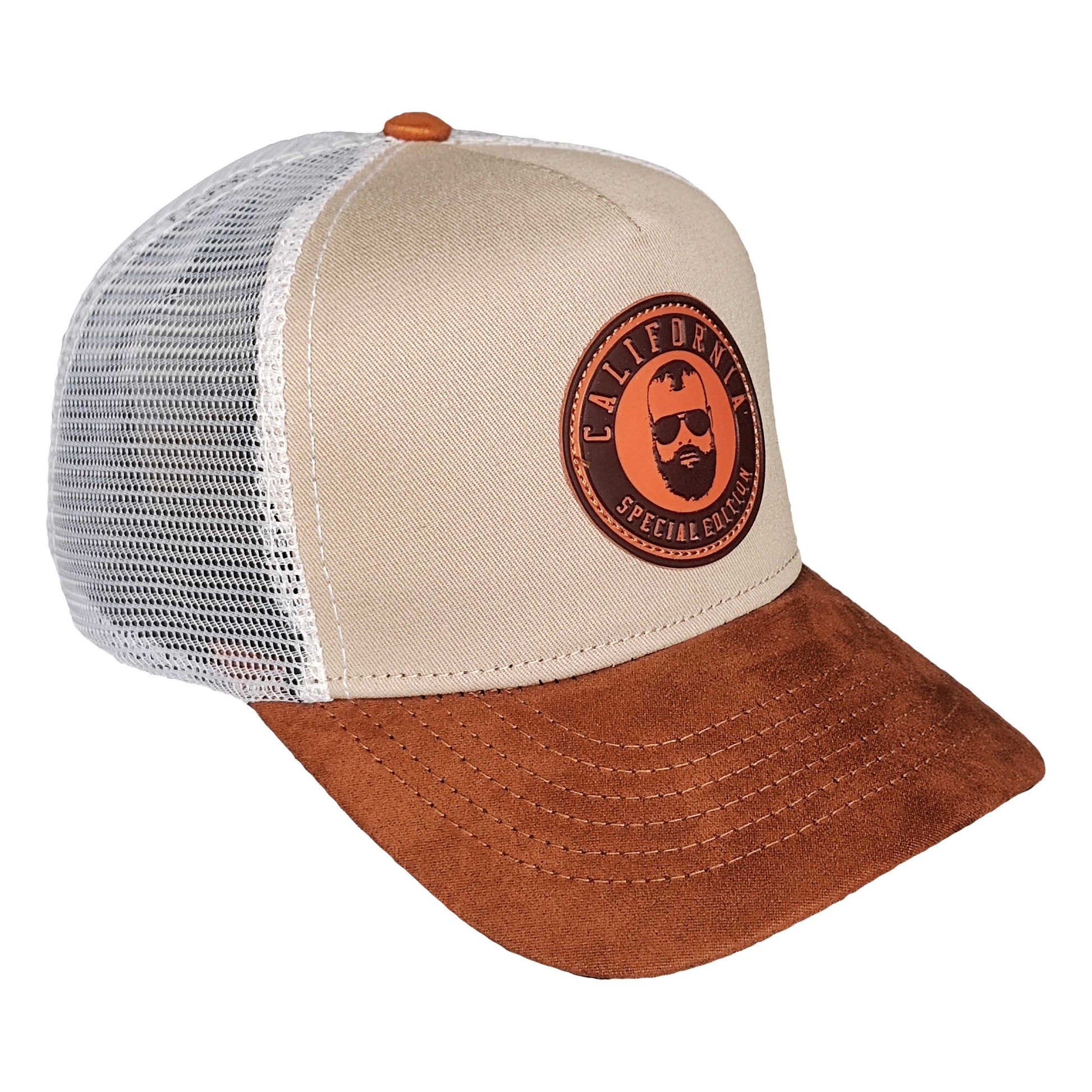 gorra beige con malla blanca y visera cafe california caps