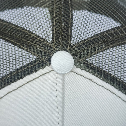 gorra blanca con verde