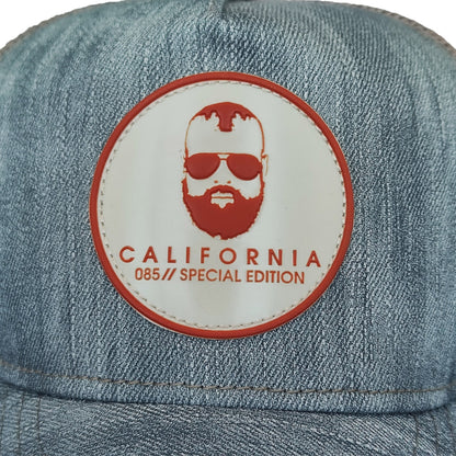 gorra de malla gris con beige