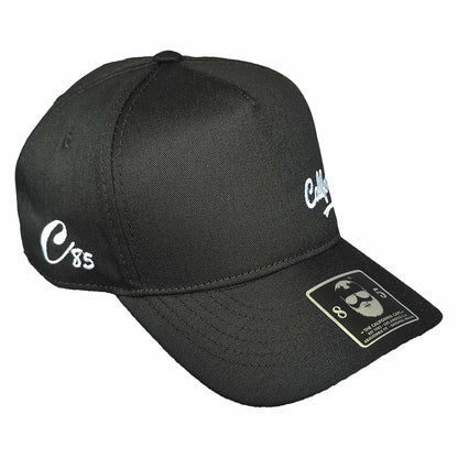 gorra california caps negra con letrero bordado blanco