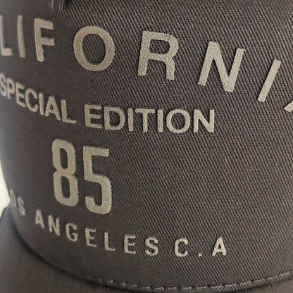 gorra negra para hombre con bordados