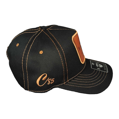 gorra negra para hombre con dorado