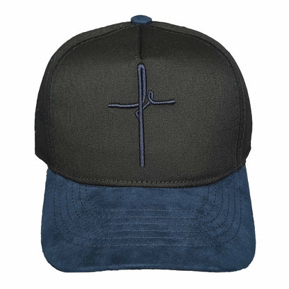 gorra para hombre negra con fe bordado y visera azul