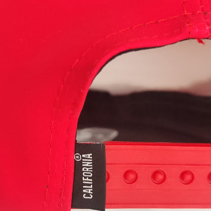 gorras para hombre roja con diseño