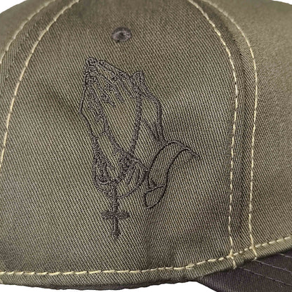 gorra fe bordada con visera negra